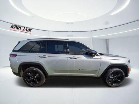 New 2025 Jeep Grand Cherokee Altitude RWD image 2