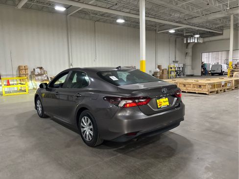Used 2022 Toyota Camry LE image 4