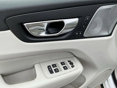 New 2026 Volvo XC60 B5 Ultra w/ Climate Package image 9