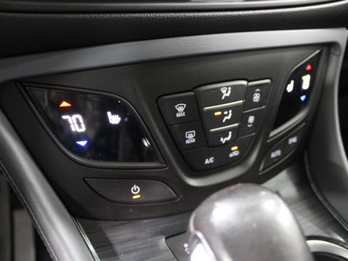 Used 2019 Buick Envision Premium image 16