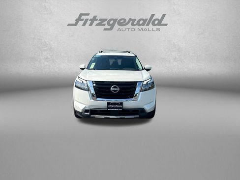 Used 2023 Nissan Pathfinder SL AWD/4WD image 2