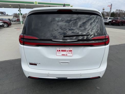 Used 2023 Chrysler Pacifica Touring-L image 7