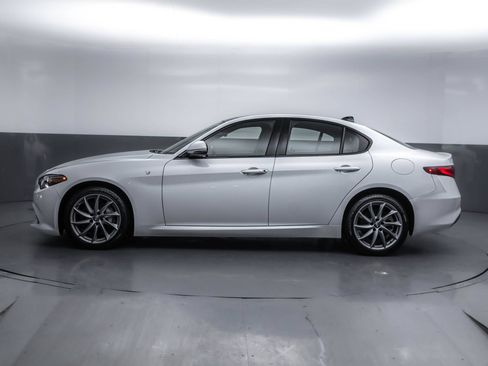 Used 2022 Alfa Romeo Giulia Ti AWD/4WD image 7