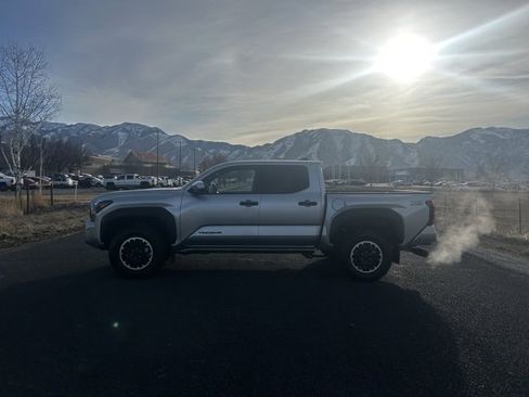 Used 2024 Toyota Tacoma TRD Off-Road image 2