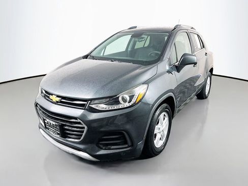 Used 2017 Chevrolet Trax LT FWD image 3