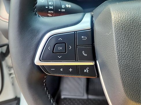 Used 2025 Toyota Highlander XSE AWD/4WD image 19