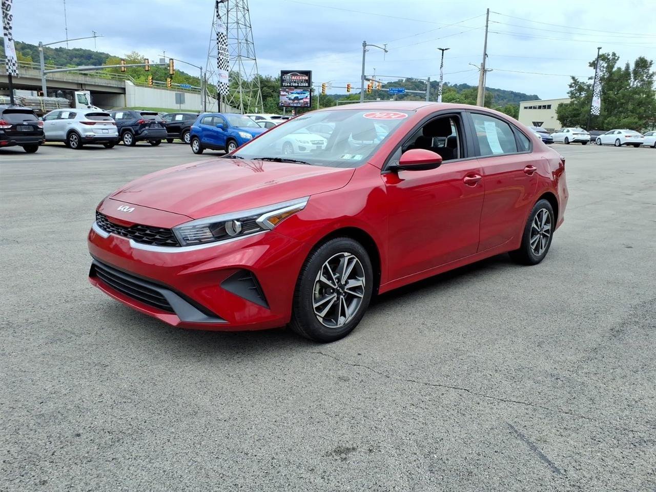 Used 2024 Kia Forte LXS FWD image 3