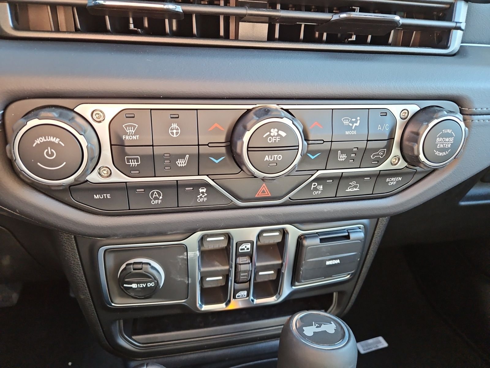 New 2026 Jeep Wrangler Unlimited Sahara AWD/4WD image 28