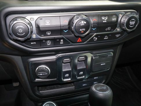 Used 2021 Jeep Wrangler Sport AWD/4WD image 19