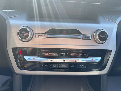 Used 2022 Ford Explorer XLT w/ Equipment Group 202A image 17