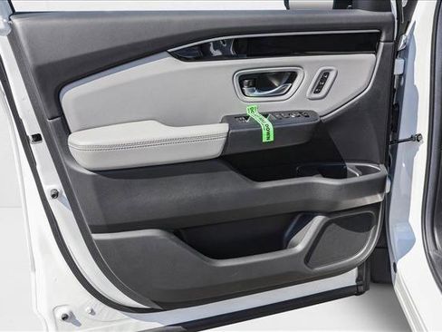 New 2025 Honda Pilot Touring image 12