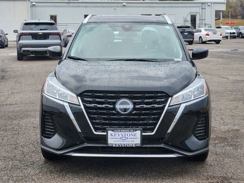 Used 2023 Nissan Kicks SV image 2