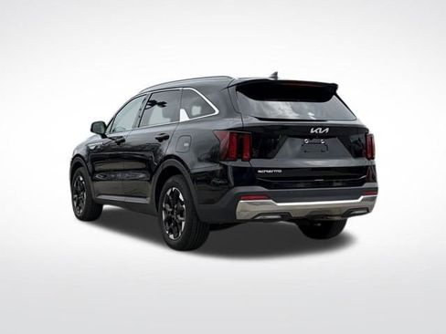 Used 2025 Kia Sorento S image 10