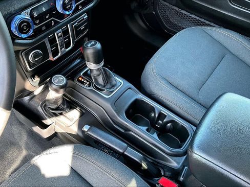 Used 2024 Jeep Wrangler Unlimited w/ Convenience Group AWD/4WD image 15