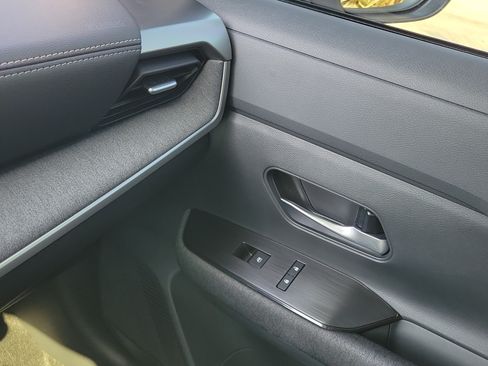 Certified 2025 Nissan Kicks SV FWD image 28