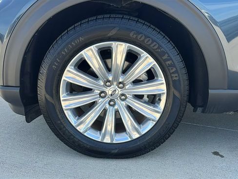 Used 2022 Ford Explorer Limited w/ Limited Technology Package RWD image 7