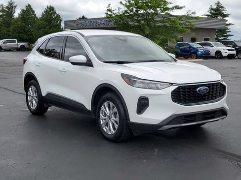 Certified 2023 Ford Escape Active w/ Tech Pack #2 AWD/4WD image 2