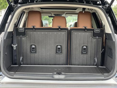 New 2026 Nissan Pathfinder Platinum FWD image 21