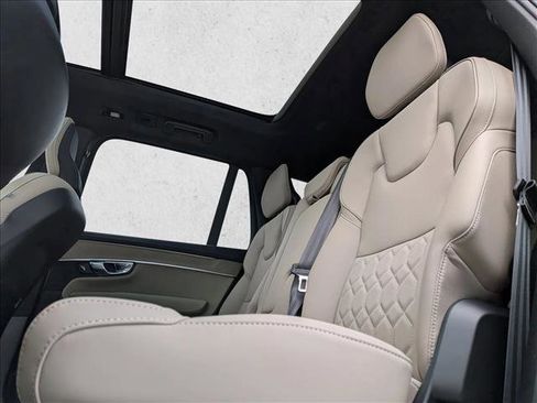 New 2026 Volvo XC90 B6 Plus w/ Protection Package Premier image 17