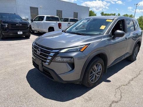 Used 2024 Nissan Rogue S AWD/4WD image 2