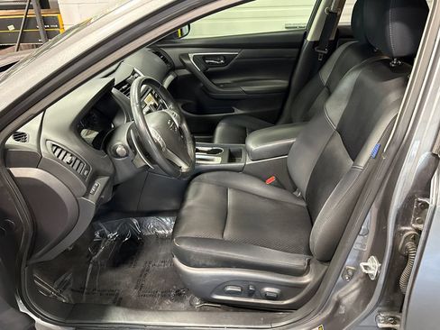 Used 2016 Nissan Altima 2.5 SR FWD image 7