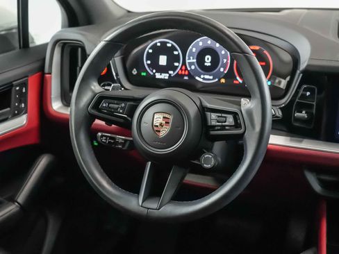 Used 2024 Porsche Cayenne AWD/4WD image 20