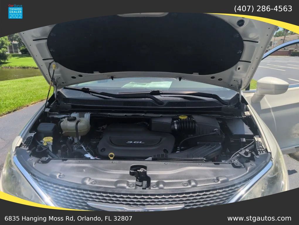 Used 2017 Chrysler Pacifica Touring-L Plus FWD image 35