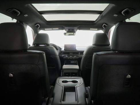 Used 2025 Honda Pilot Black Edition image 11