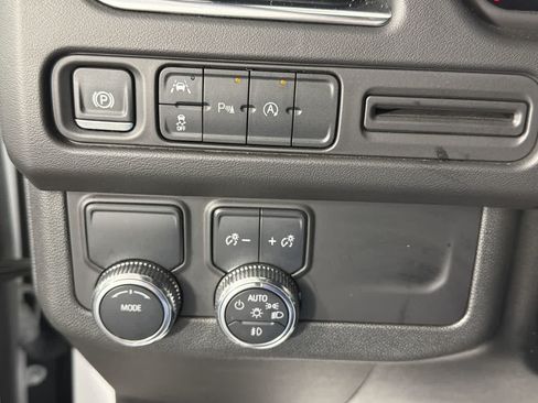 Used 2024 GMC Yukon SLT RWD image 30