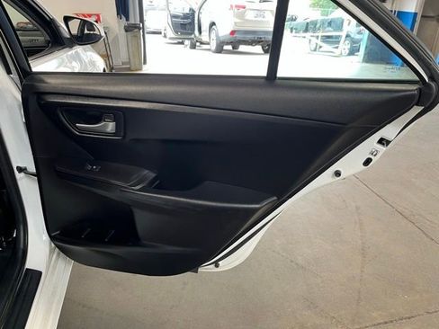 Used 2015 Toyota Camry SE FWD image 15