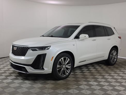 Used 2021 Cadillac XT6 Premium Luxury FWD image 3
