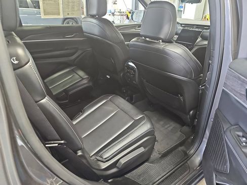 Used 2024 Jeep Grand Cherokee L Limited w/ Luxury Tech Group II AWD/4WD image 11