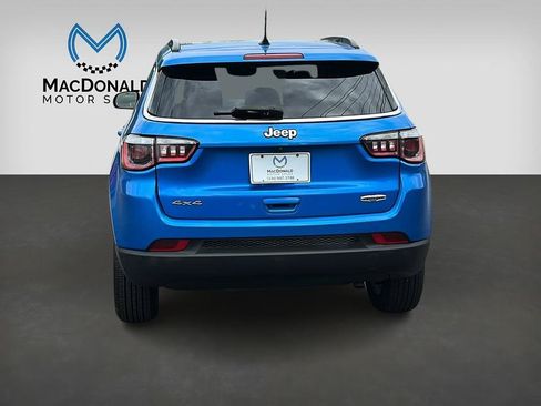 Used 2018 Jeep Compass Latitude w/ Popular Equipment Group AWD/4WD image 6