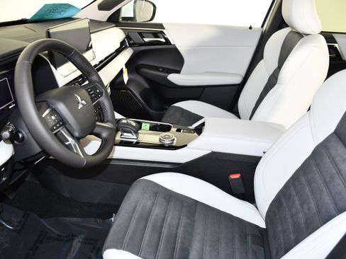 New 2026 Mitsubishi Outlander SE AWD/4WD image 14