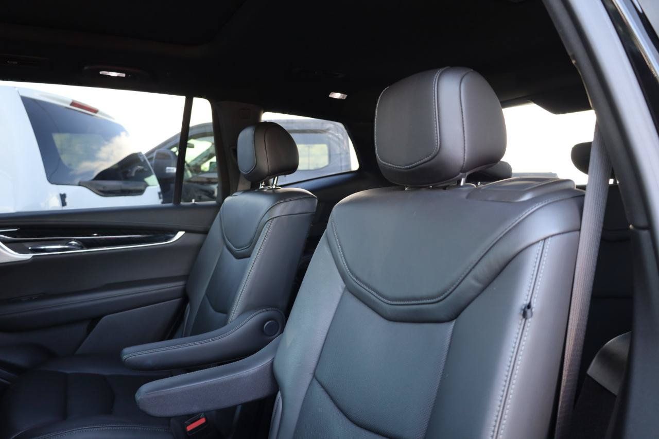 Used 2020 Cadillac XT6 Premium Luxury AWD/4WD image 15