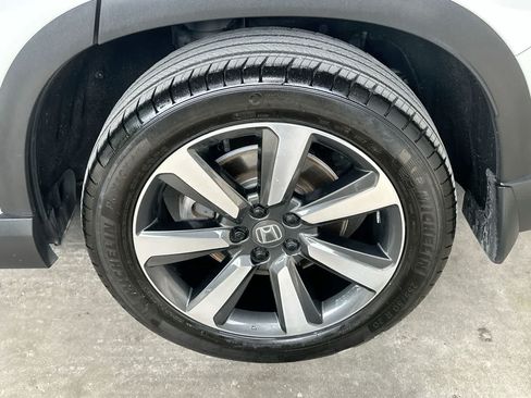 Used 2025 Honda Pilot Touring image 11