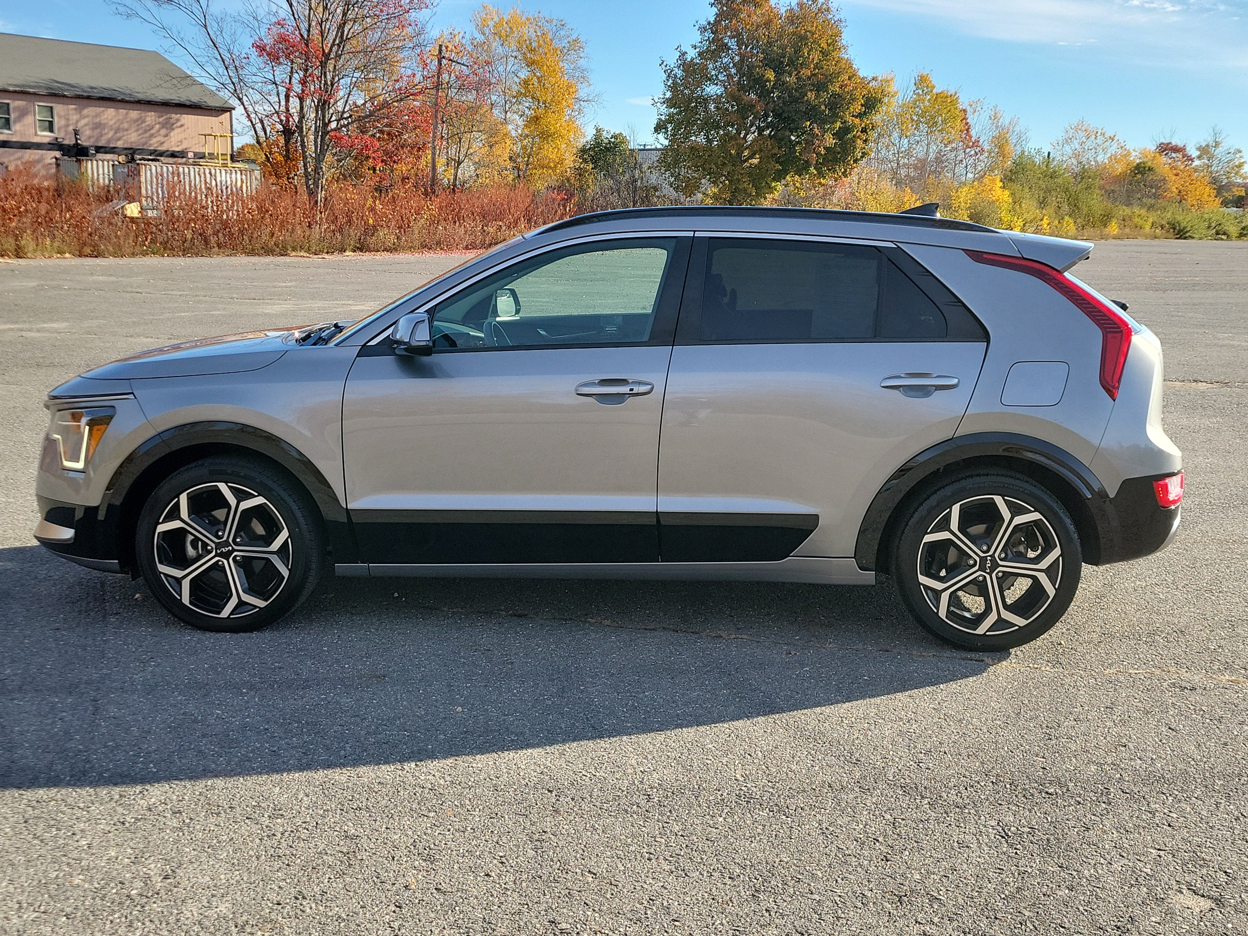 Used 2023 Kia Niro EX Touring FWD image 8