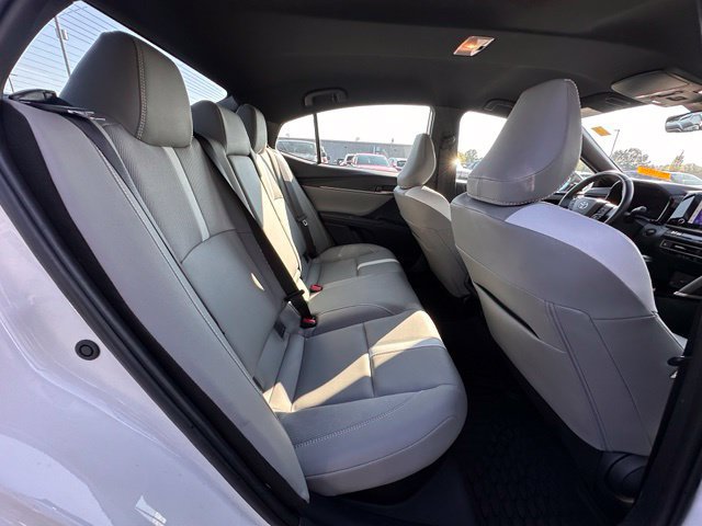 Used 2025 Toyota Camry SE w/ Convenience Package FWD image 30
