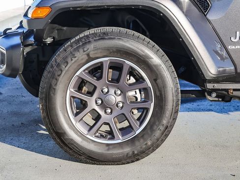 Certified 2023 Jeep Gladiator Overland image 11