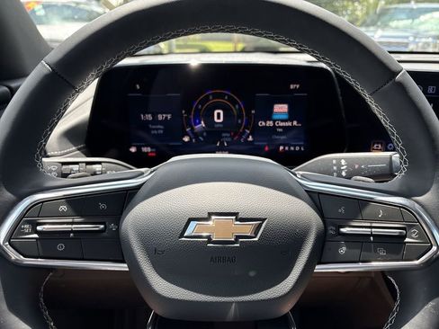 New 2025 Chevrolet Traverse LT image 12