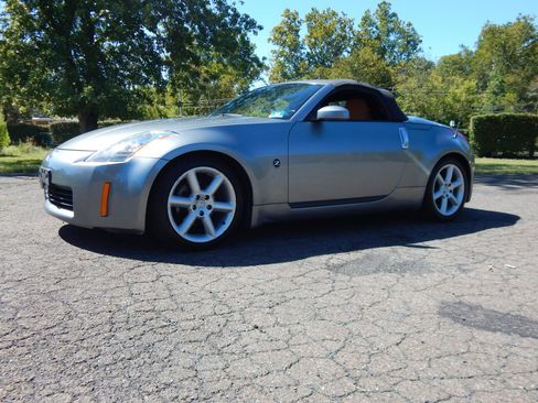 Used 2004 Nissan 350Z Touring image 1