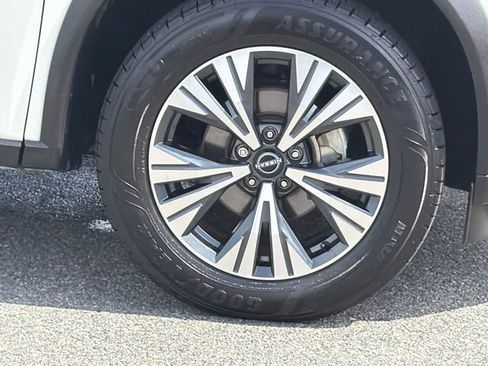 Used 2023 Nissan Rogue SV FWD image 12