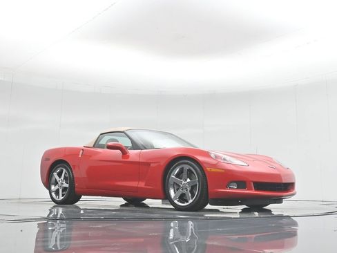 Used 2007 Chevrolet Corvette Convertible w/ Preferred Equipment Group image 3
