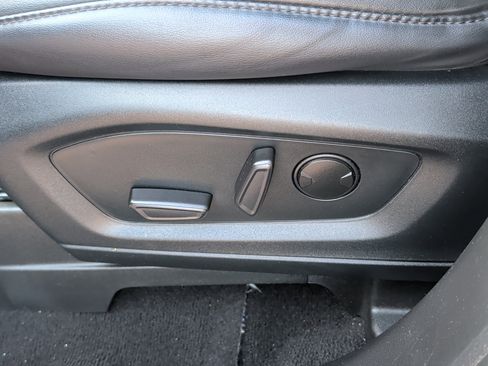 Used 2022 Ford Explorer XLT w/ Equipment Group 202A AWD/4WD image 19