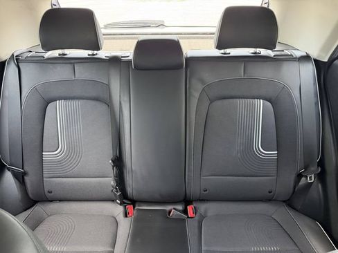 Used 2024 Hyundai Venue Limited FWD image 30