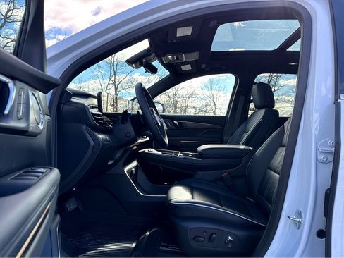 New 2026 Buick Enclave Avenir w/ Super Cruise Package FWD image 9