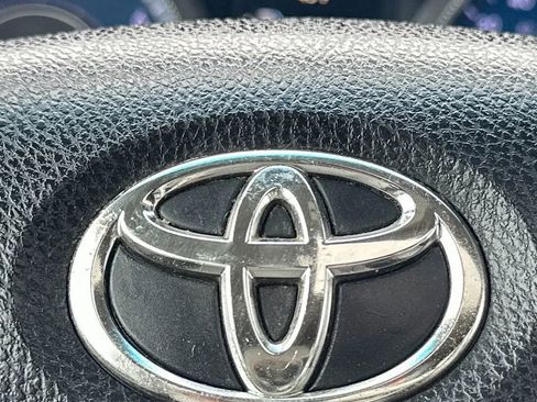 Used 2017 Toyota Sienna XLE Premium image 12