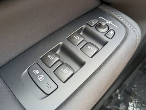 New 2026 Volvo XC60 B5 Core w/ Climate Package image 24