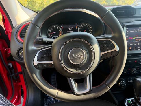 Used 2023 Jeep Renegade Trailhawk AWD/4WD image 28
