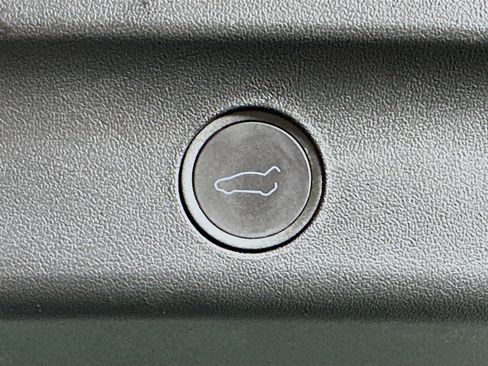 Used 2023 Tesla Model Y Long Range AWD/4WD image 29